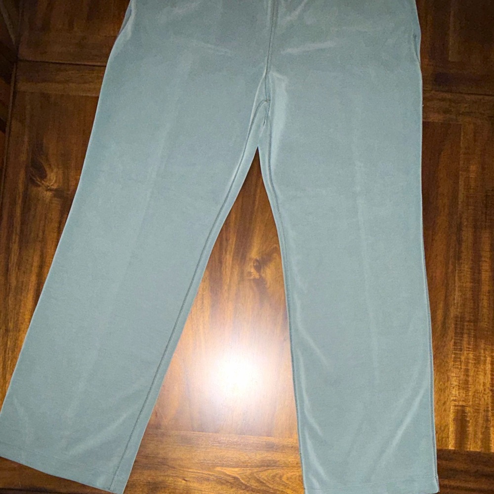 lululemon Women's Green Solid Activewear Pants 14 Regular Straight Leg Pull On